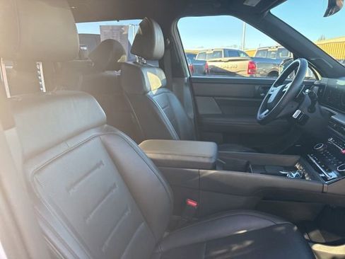 Used 2025 Hyundai Santa Fe Calligraphy image 12