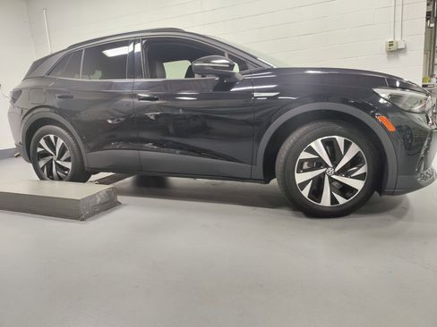 Certified 2023 Volkswagen ID.4 Pro image 3