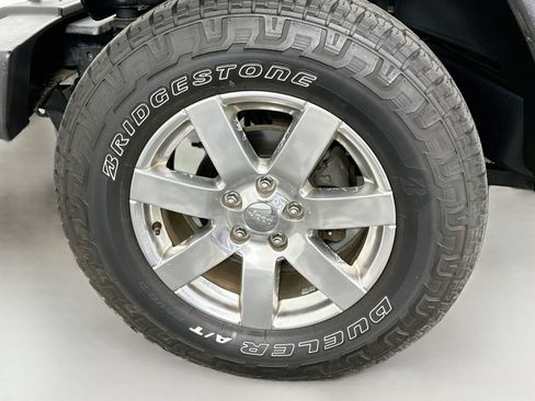 Used 2018 Jeep Wrangler Sport w/ Connectivity Group AWD/4WD image 26
