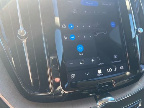 Certified 2025 Volvo XC60 B5 Plus AWD/4WD image 18