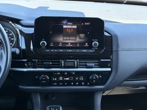 Used 2025 Nissan Pathfinder SV AWD/4WD image 14