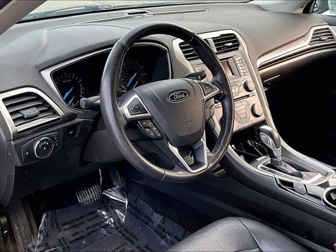 Used 2015 Ford Fusion SE w/ Equipment Group 202A FWD image 16