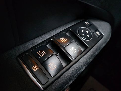 Used 2013 Mercedes-Benz E 350 E 350 4MATIC Wagon 4D image 47