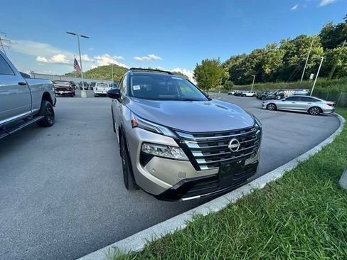 Used 2025 Nissan Rogue Platinum w/ Platinum Premium Package AWD/4WD image 6