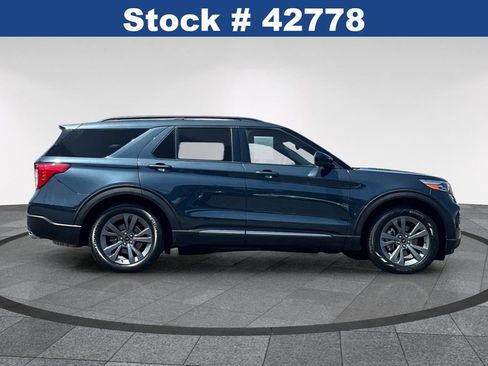Used 2023 Ford Explorer XLT w/ Equipment Group 202A RWD image 4