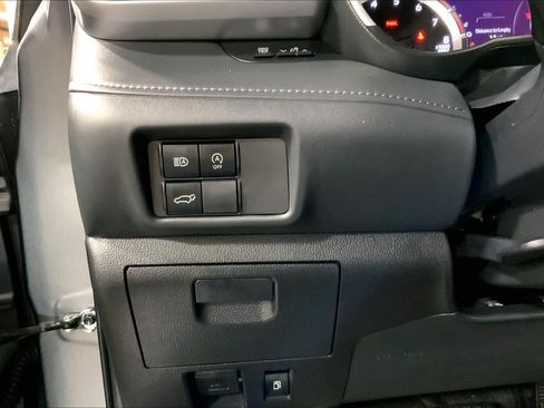Used 2023 Toyota Highlander XLE AWD/4WD image 35