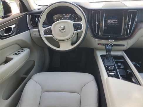 Certified 2021 Volvo XC60 T5 Momentum w/ Premium Package image 16