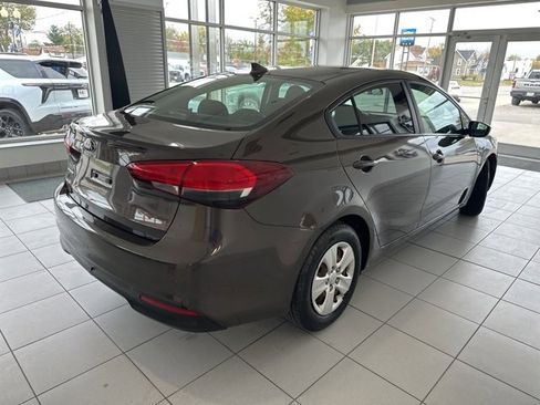 Used 2017 Kia Forte LX image 4