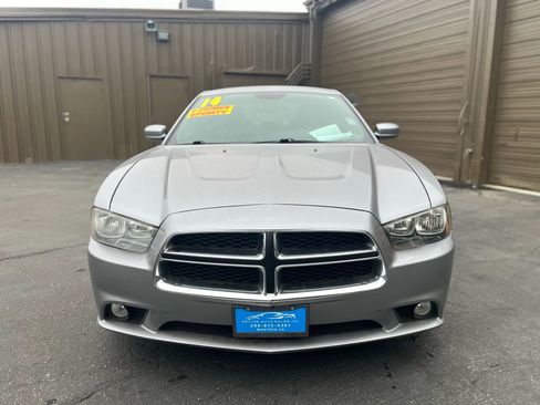 Used 2014 Dodge Charger SXT image 2
