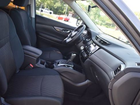 Used 2018 Nissan Rogue S FWD image 12