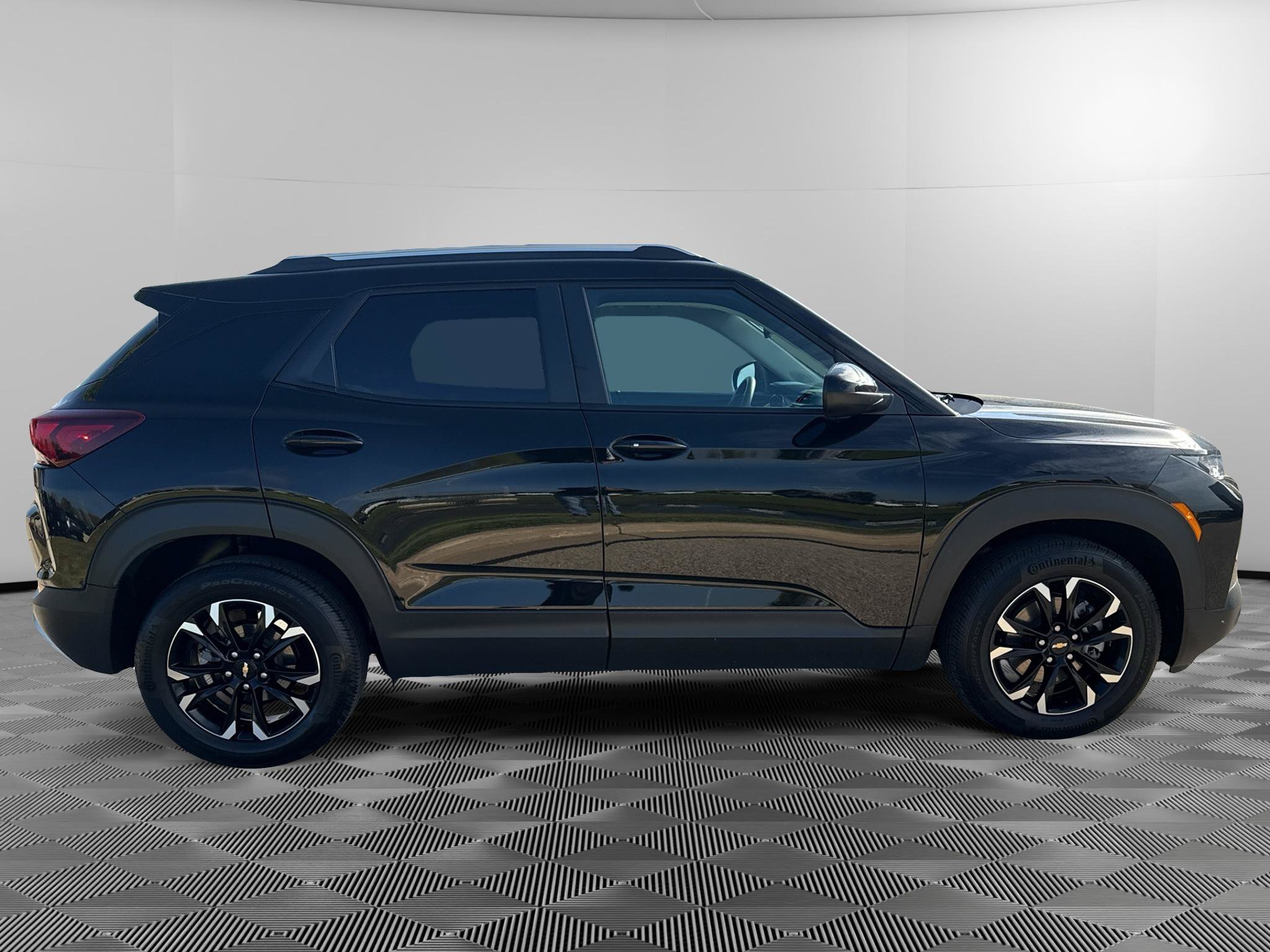 Used 2023 Chevrolet TrailBlazer LT w/ Convenience Package FWD image 5