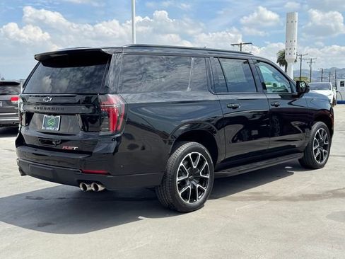Used 2025 Chevrolet Suburban RST AWD/4WD image 5