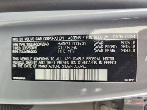 Certified 2024 Volvo XC40 B5 Plus image 28