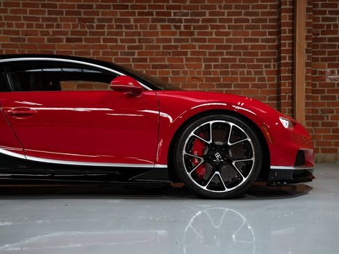 Used 2019 Bugatti Chiron image 19