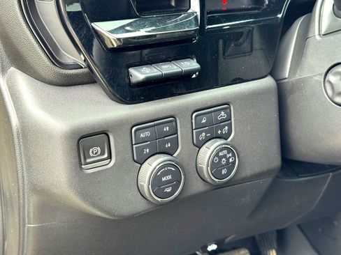 Used 2022 Chevrolet Silverado 1500 ZR2 w/ Technology Package image 15