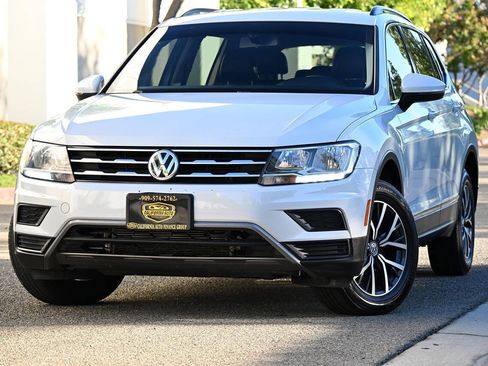 Used 2018 Volkswagen Tiguan SE FWD image 1