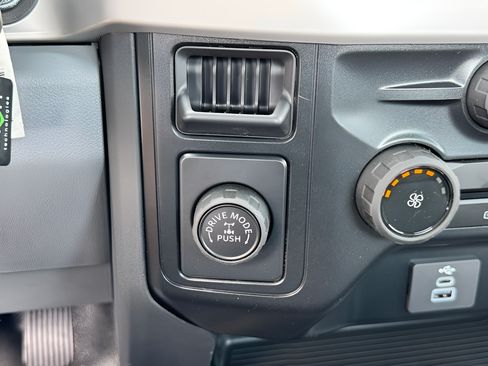 New 2025 Ford F350 XL w/ 360-Degree Camera Package RWD image 19