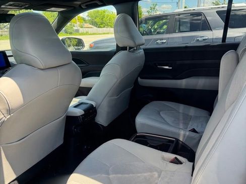 Used 2025 Toyota Grand Highlander AWD Hybrid image 15