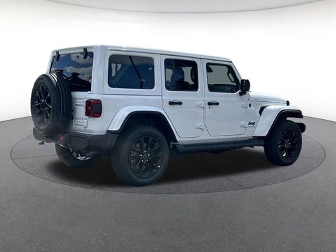 Certified 2025 Jeep Wrangler Unlimited Sahara AWD/4WD image 6