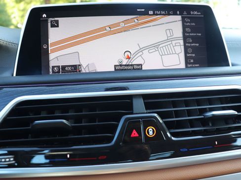 Used 2022 BMW 750i xDrive w/ Luxury Rear Seating Package AWD/4WD image 28