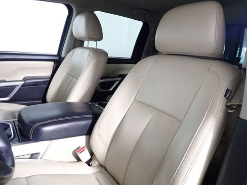 Used 2016 Nissan Titan SL image 28