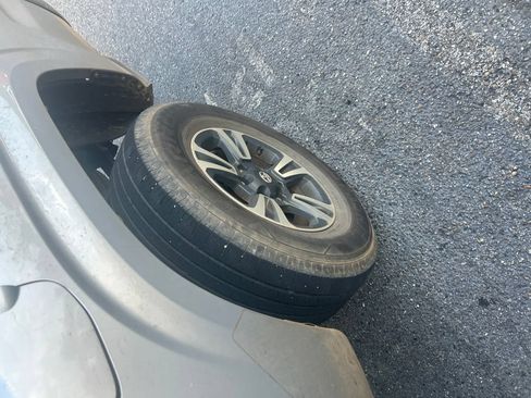 Used 2018 Toyota Tacoma SR RWD image 3