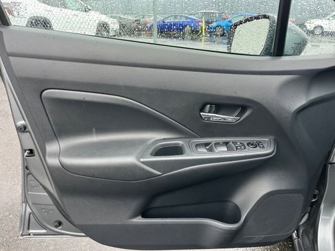 Used 2025 Nissan Versa SV image 18