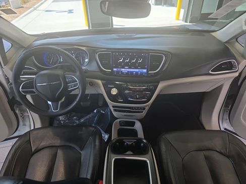 Used 2022 Chrysler Pacifica Touring-L w/ Uconnect Theater Family Group image 14