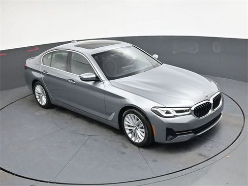 Used 2023 BMW 530i xDrive image 18