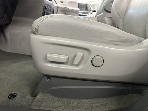 Used 2015 Toyota Sienna XLE AWD/4WD image 32
