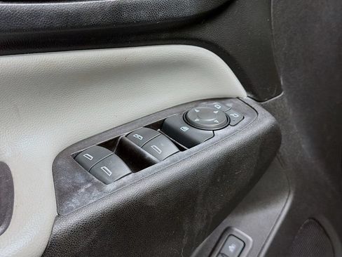 Used 2019 Chevrolet Equinox Premier FWD image 18