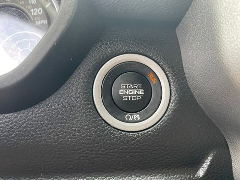 Used 2023 RAM 1500 Laramie AWD/4WD image 9