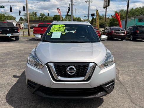 Used 2019 Nissan Kicks SV image 3