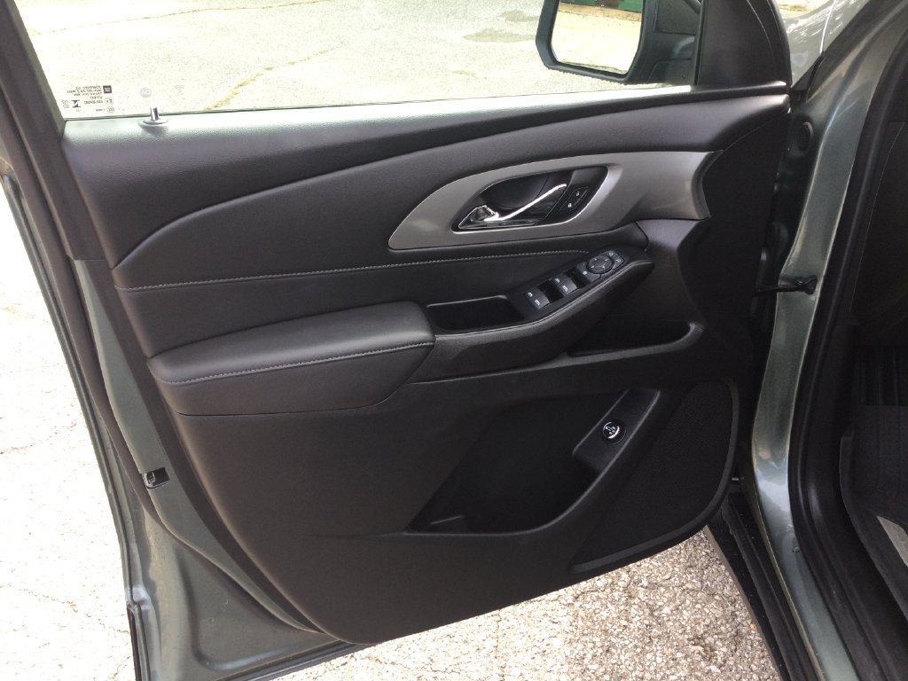 Used 2023 Chevrolet Traverse LT FWD image 11