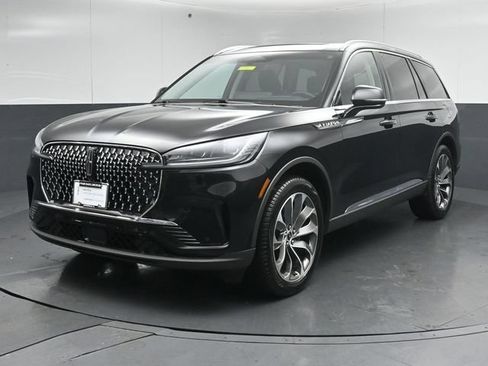 Certified 2025 Lincoln Aviator Reserve w/ Illumination Package AWD/4WD image 3