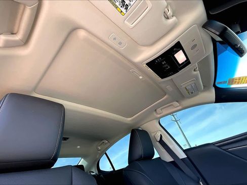 Used 2025 Lexus ES 300h w/ Premium Package image 12