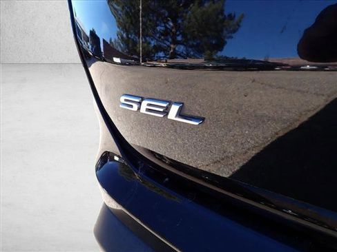 Used 2022 Ford Edge SEL image 3