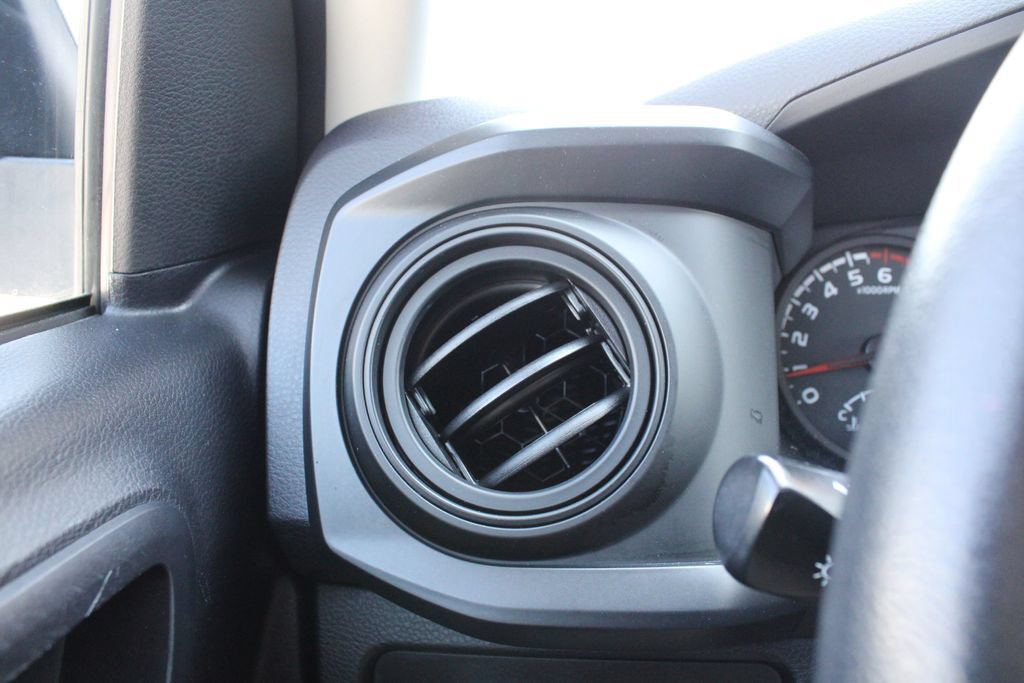 Used 2020 Toyota Tacoma SR AWD/4WD image 7