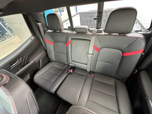 Used 2024 Chevrolet Colorado Z71 w/ Z71 Convenience Package 2 image 27