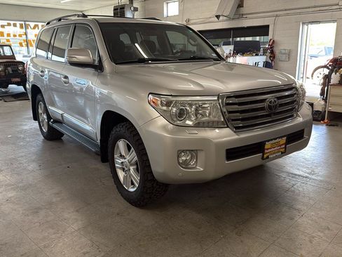 Used 2013 Toyota Land Cruiser AWD/4WD image 76