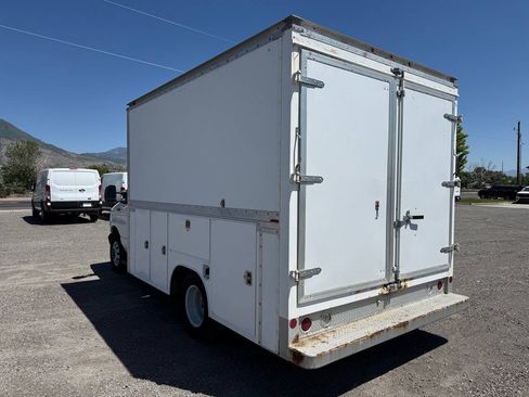 Used 2005 Ford E-350 and Econoline 350 Super Duty RWD image 5