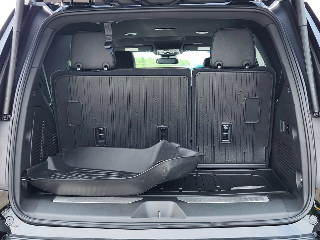 Used 2026 GMC Yukon Denali w/ LPO, Floor Liner Package AWD/4WD image 30