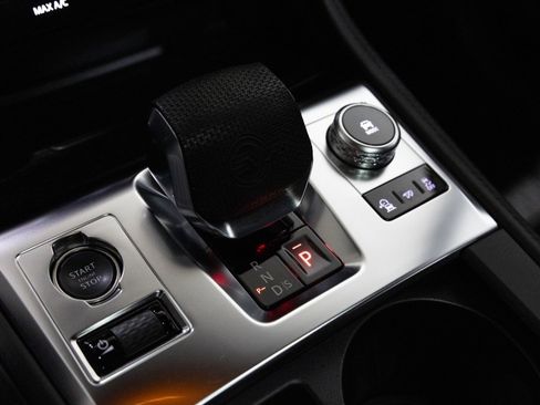 Used 2023 Jaguar F-PACE SVR image 22