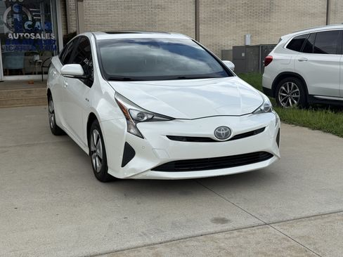 Used 2018 Toyota Prius Three w/ Advanced Technology Package FWD image 3