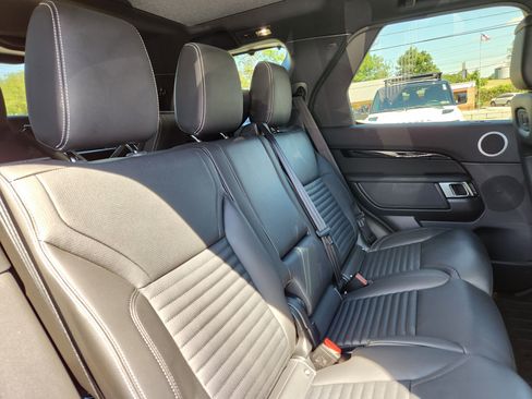 Used 2025 Land Rover Discovery S image 15