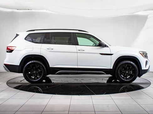Used 2025 Volkswagen Atlas Peak Edition SE image 11