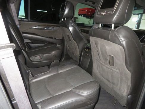 Used 2015 Cadillac Escalade Platinum AWD/4WD image 30