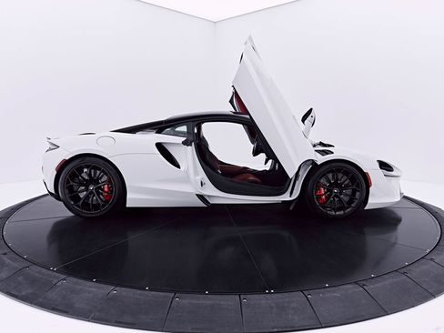 Used 2024 McLaren Artura RWD image 25