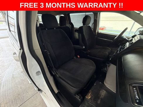 Used 2017 Dodge Grand Caravan SE image 18