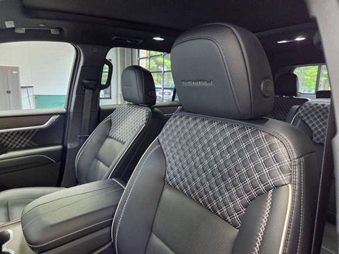 Used 2026 GMC Acadia Denali w/ LPO, Floor Liner Package AWD/4WD image 29